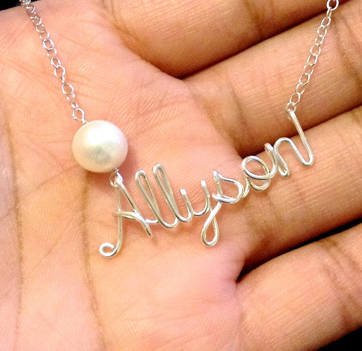 Pearl Name Necklace. Sterling Silver Name Necklace with Off White or Light Pink Freshwater Pearl. Custom Name Necklace w Large Real Pearl