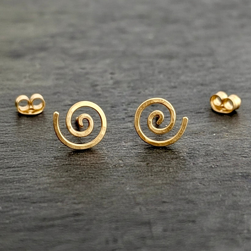Gold Spiral Stud Earrings. Swirl 14k Gold Round Flat Hammered Stud Earrings.